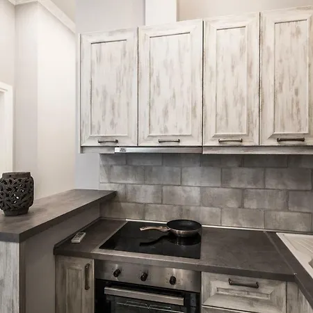 Tsimiski 104 Luxury Suites סלוניקי
